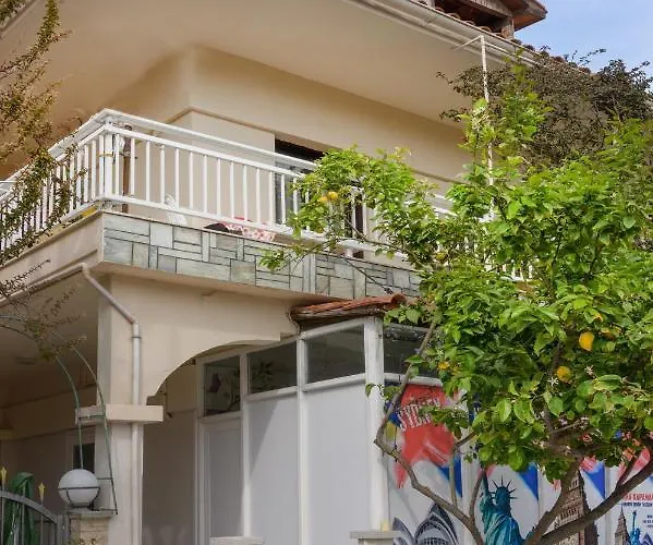 To Let * Nea Roda